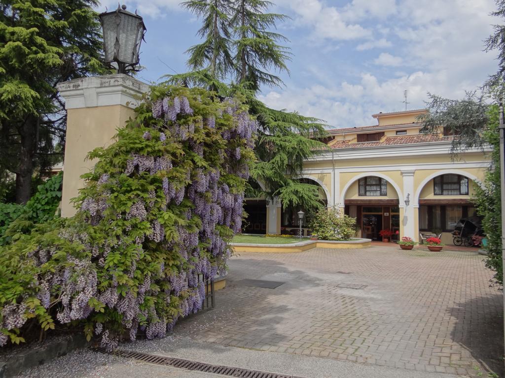 El Rustego Hotel Rubano Bagian luar foto