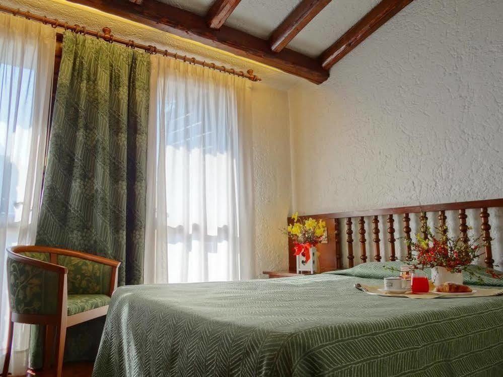 El Rustego Hotel Rubano Bagian luar foto